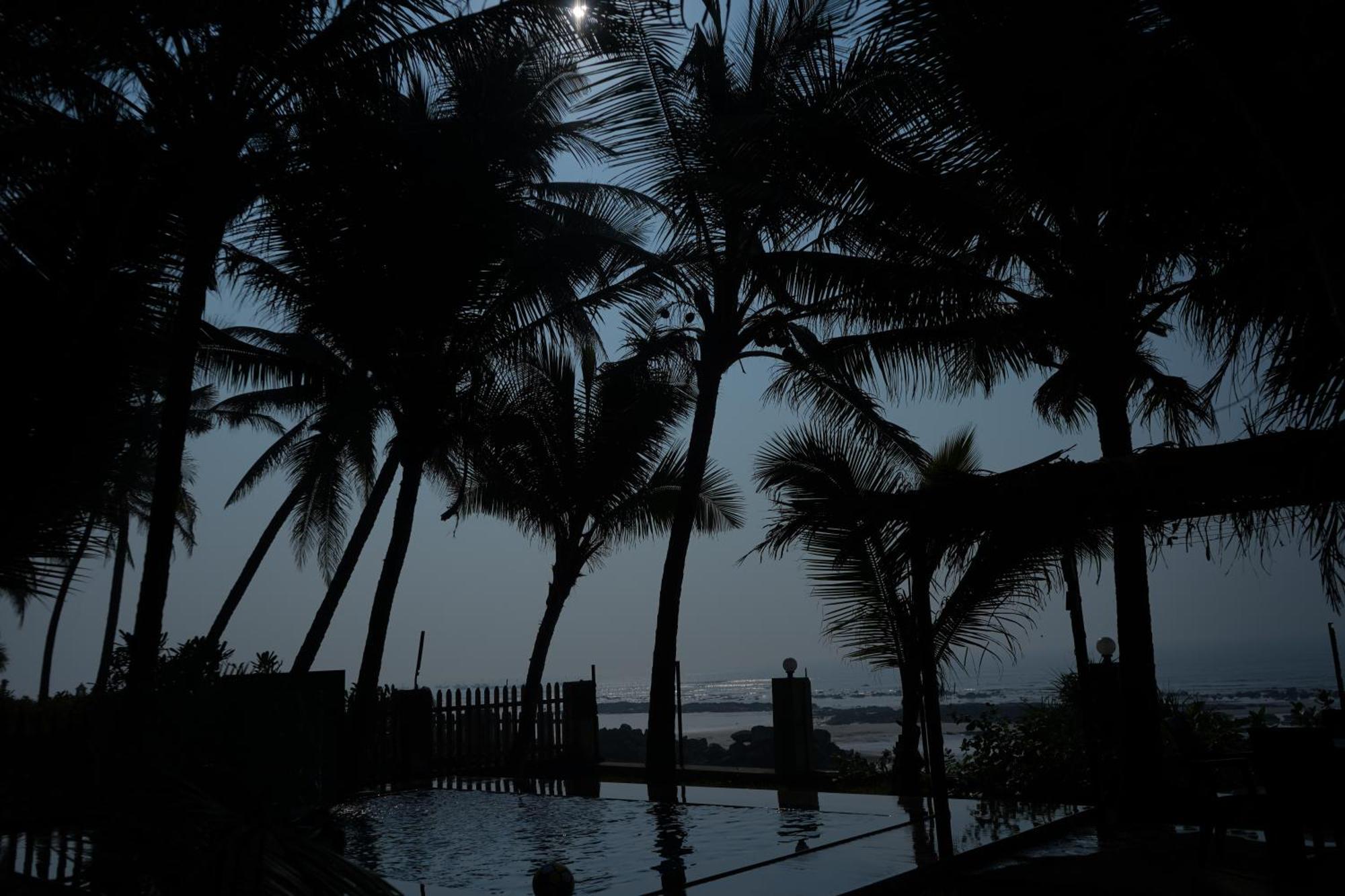 En Ocean Infinity Pool Villa Overlooking Sea ,Beach Touch Alibag Bagian luar foto