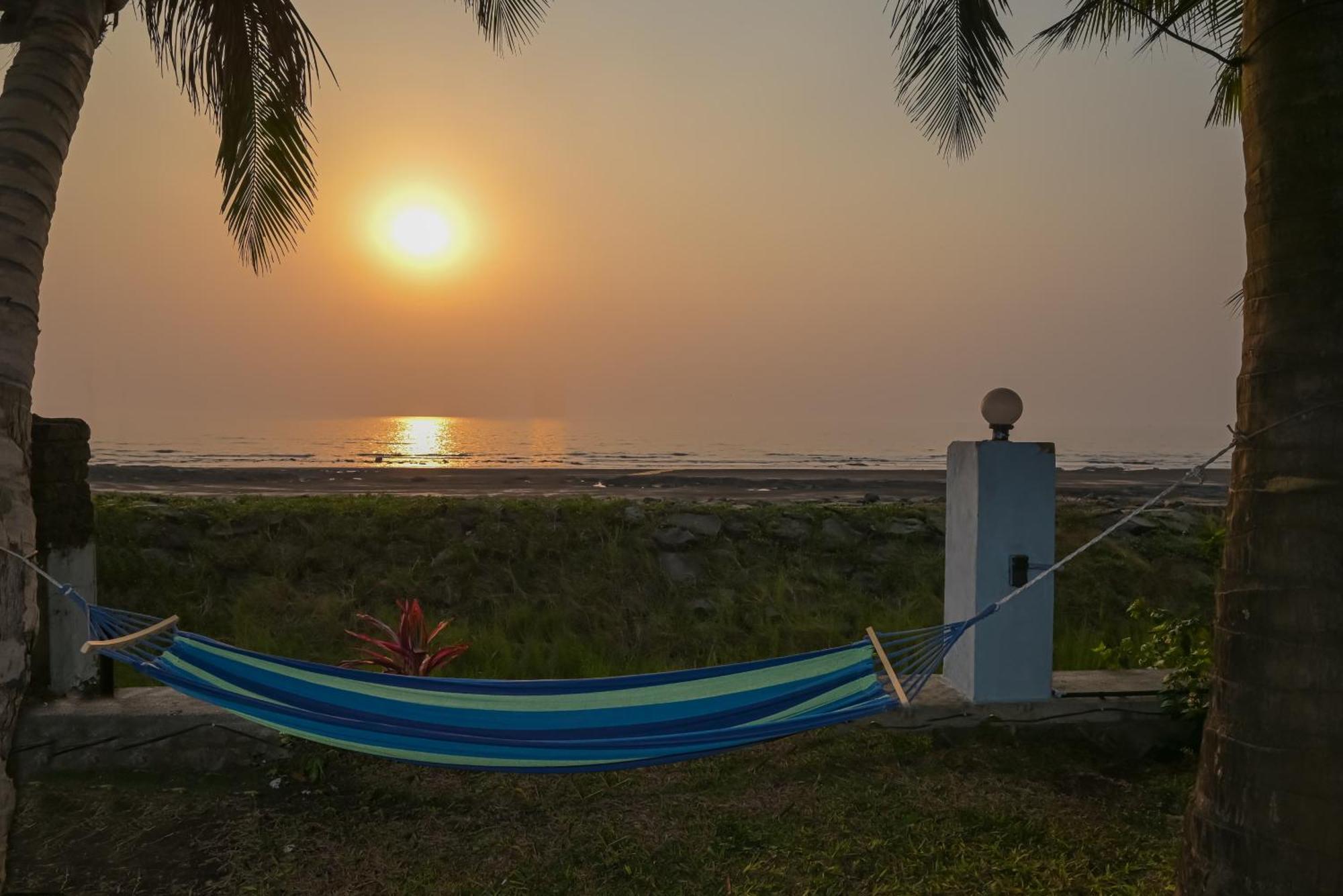 En Ocean Infinity Pool Villa Overlooking Sea ,Beach Touch Alibag Bagian luar foto